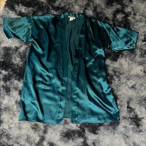 HONORS Intimates Green Satin Robe